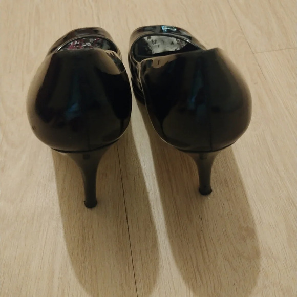 STUART WEITZMAN Black Solid Patent Leather Pumps - Picture 4 of 8